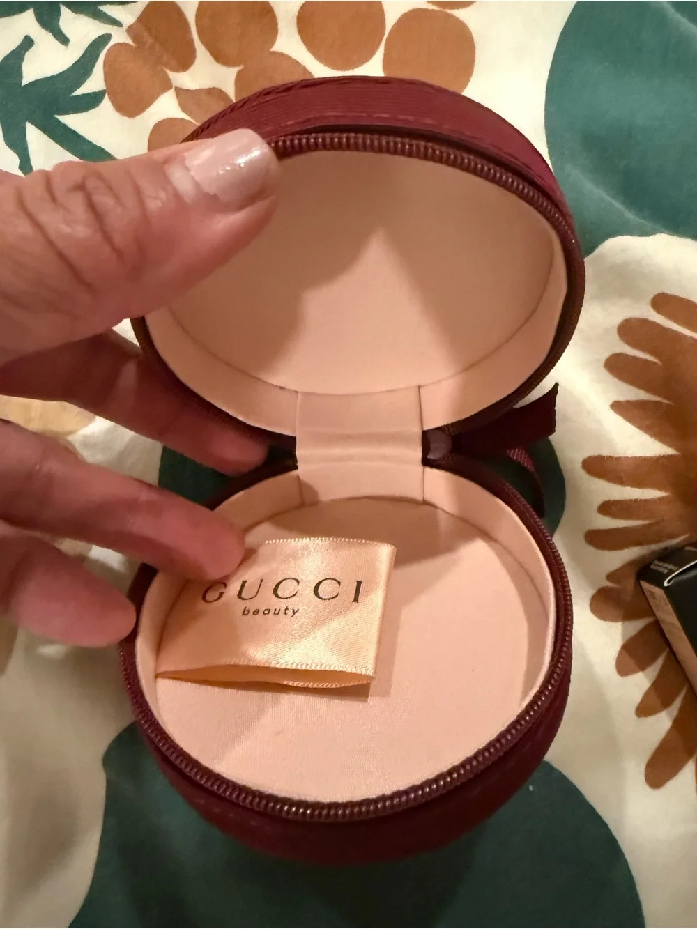 Gucci Round Beauty Case in Burgundy